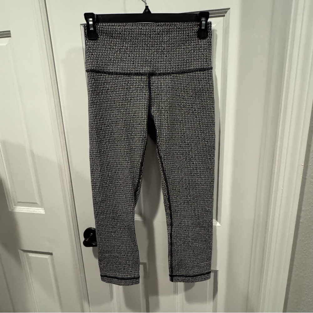 Lululemon Wunder Under Crop Leggings Size 6‎ – Houndstooth Black & White